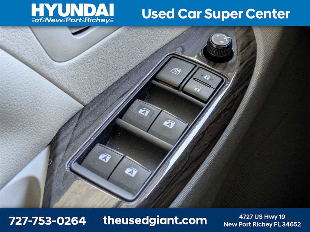 Used 2015 Toyota Sienna XLE image 32