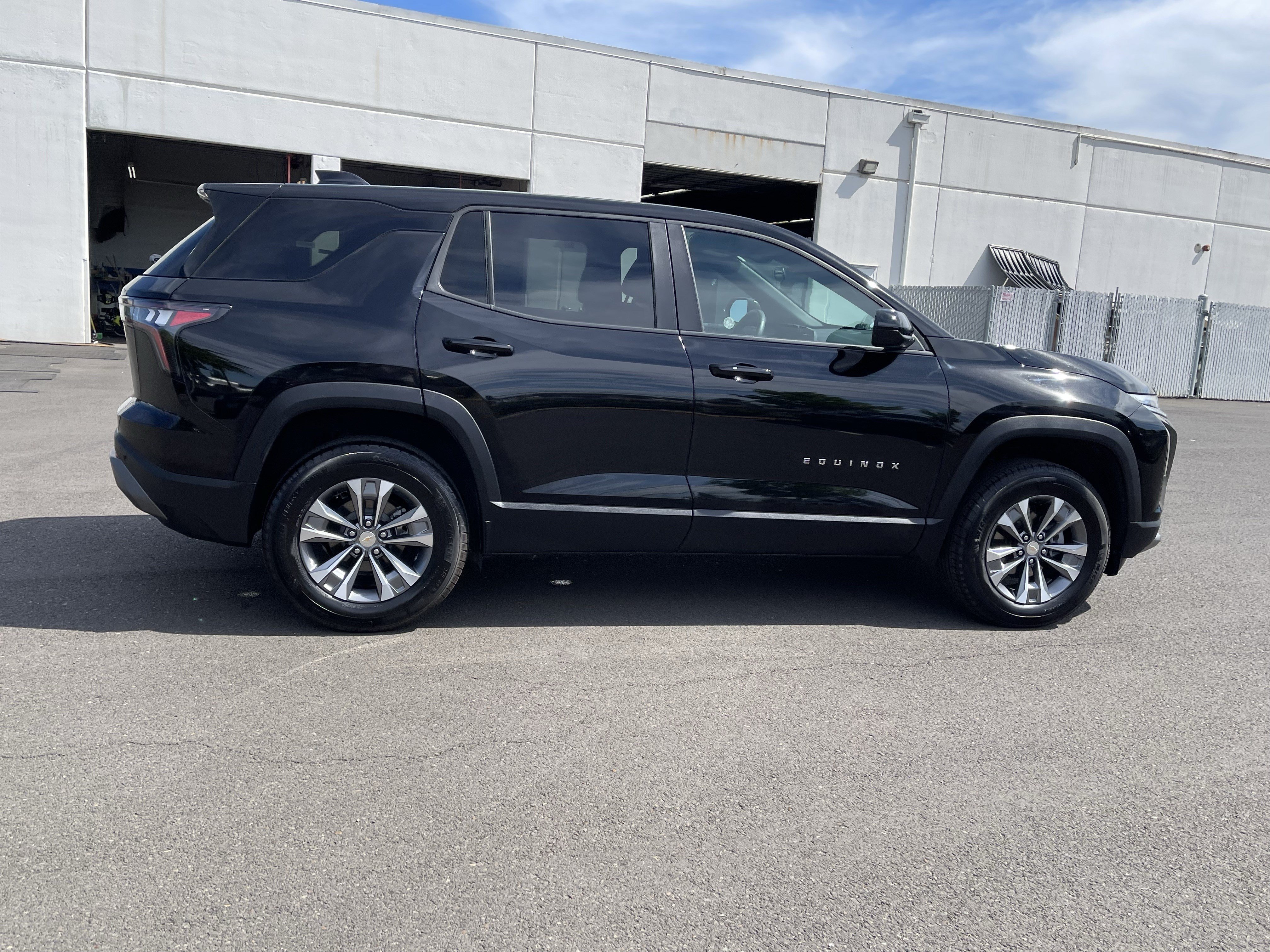 Used 2026 Chevrolet Equinox LT AWD/4WD image 6