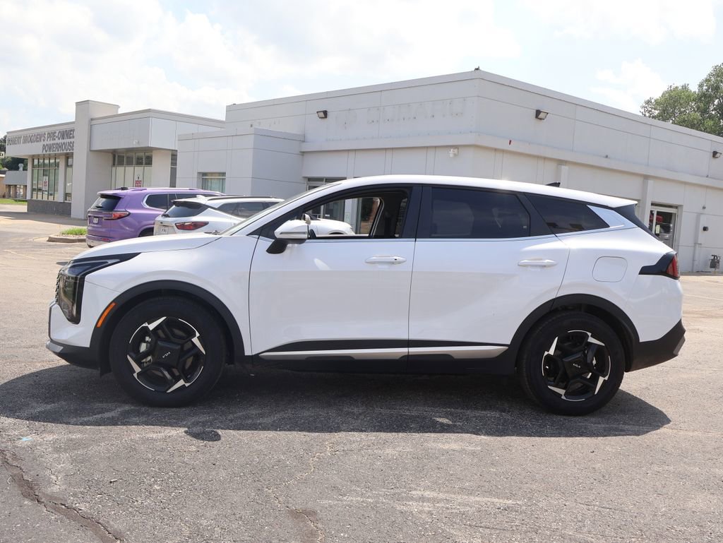 Used 2026 Kia Sportage EX FWD image 4