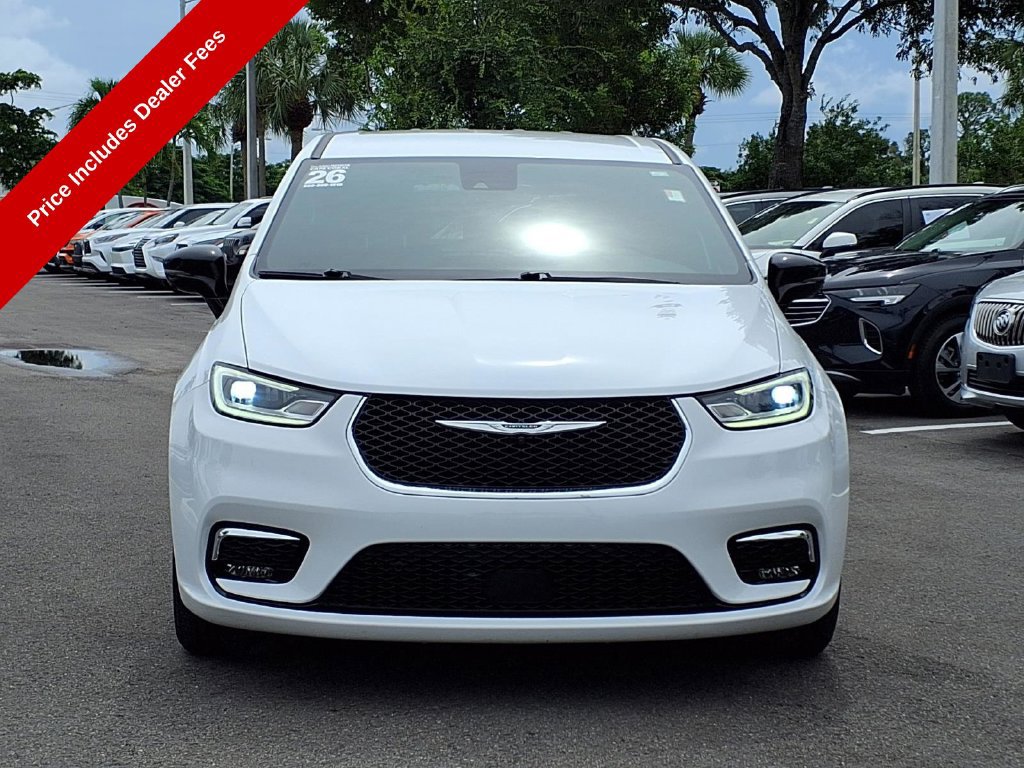 Used 2026 Chrysler Pacifica Select FWD image 3