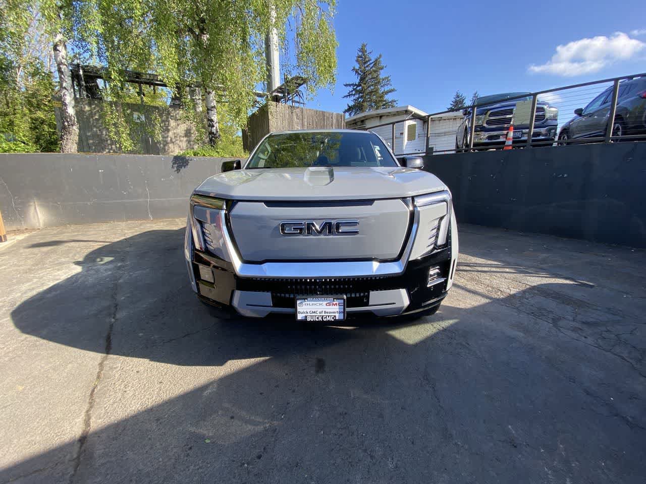 Used 2024 GMC Sierra EV Denali AWD/4WD image 9
