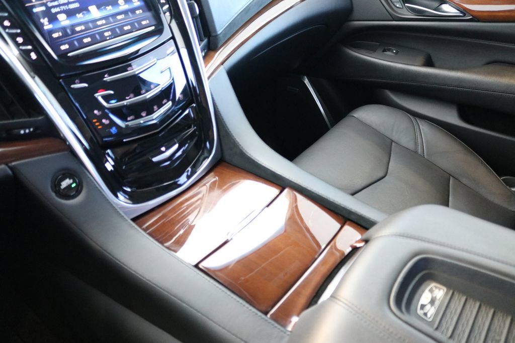 Used 2019 Cadillac Escalade Luxury image 60