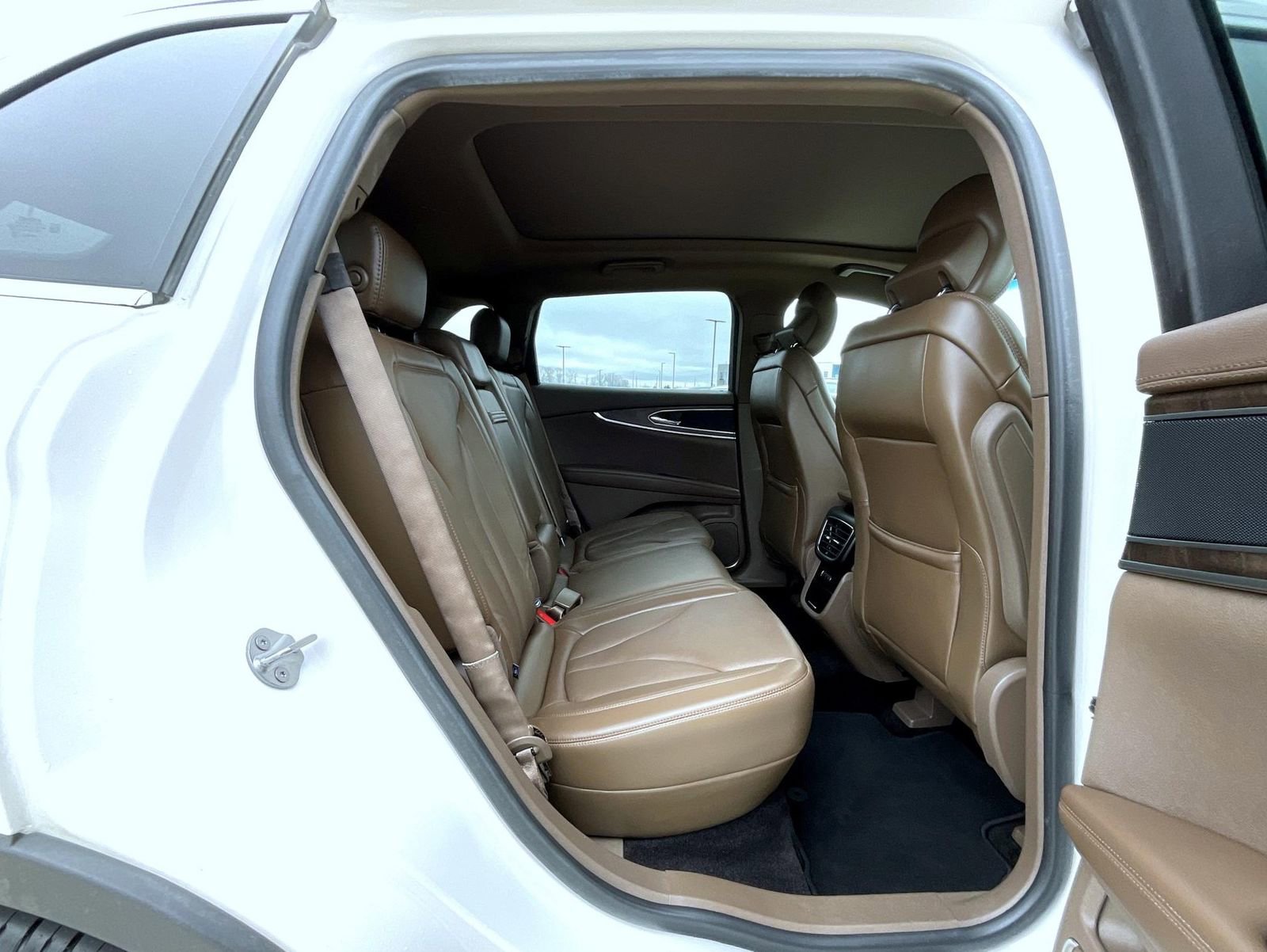 Used 2016 Lincoln MKX Reserve w/ Driver Assistance Package image 19