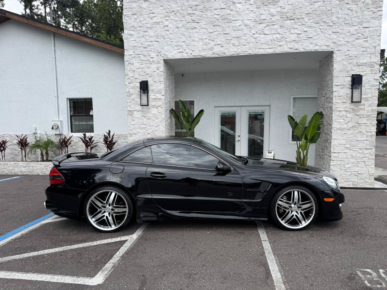 Used 2011 Mercedes-Benz SL 550 image 22