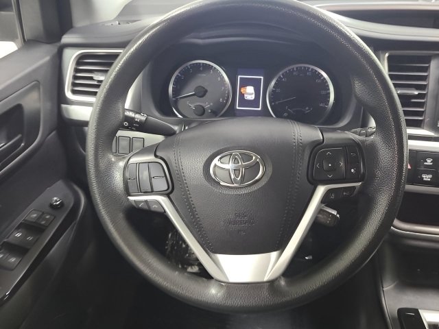 Used 2019 Toyota Highlander LE FWD image 22