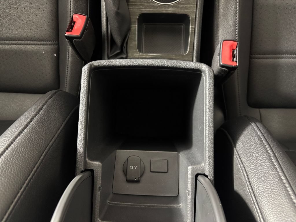 Used 2017 Volkswagen Passat 1.8T SE FWD image 29