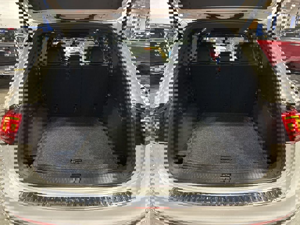 Used 2022 Volkswagen Tiguan SEL R-Line image 22