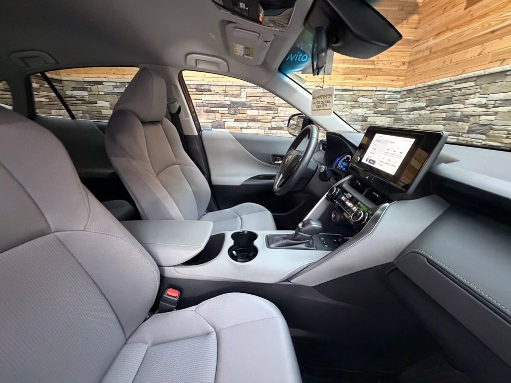 Used 2023 Toyota Venza LE image 14