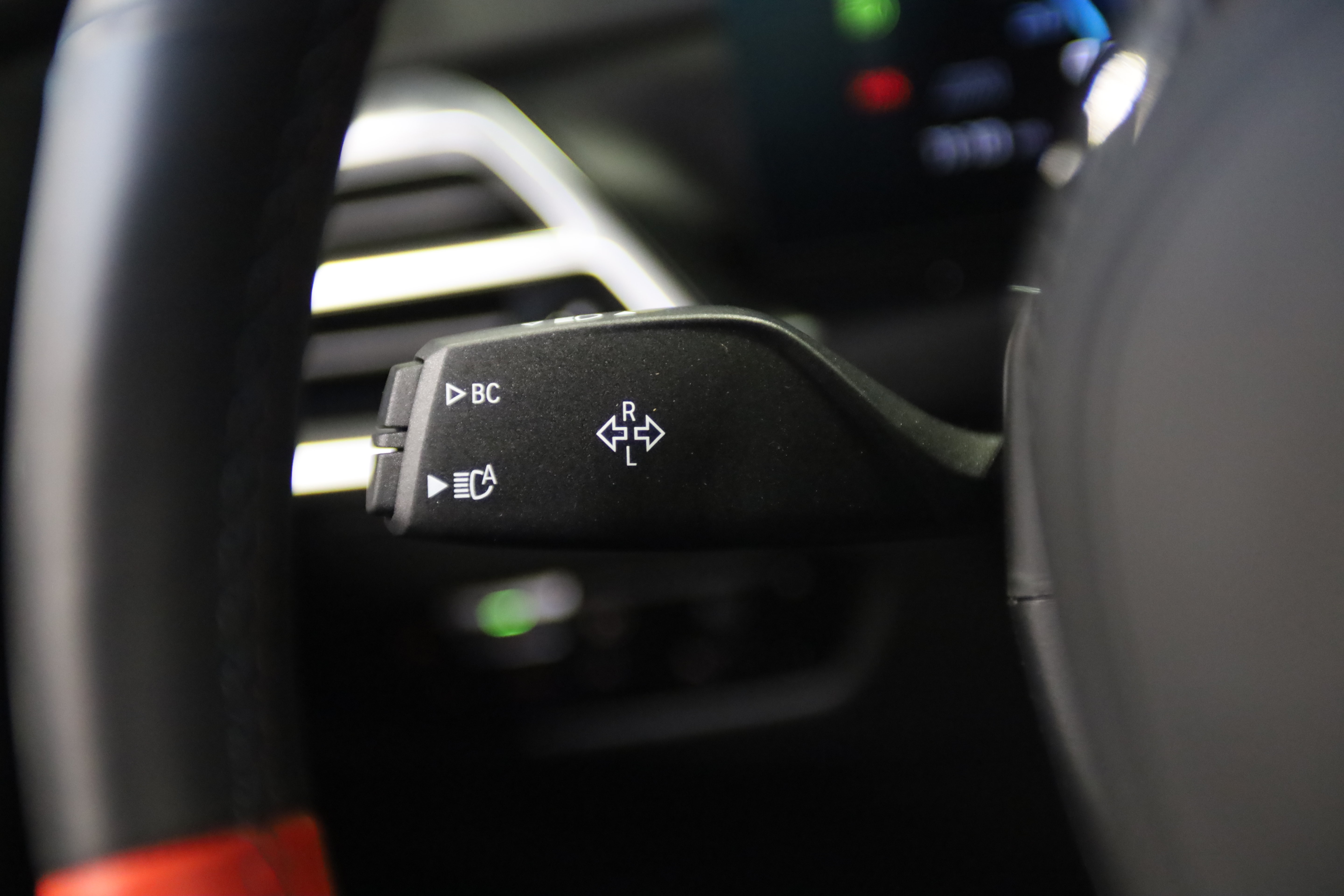 Used 2025 BMW M2 w/ Lighting Package RWD image 23