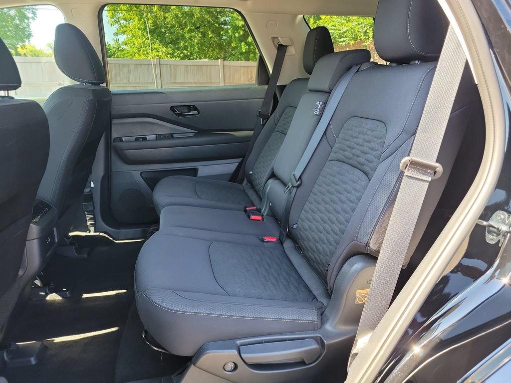 Used 2025 Nissan Pathfinder SV FWD image 14