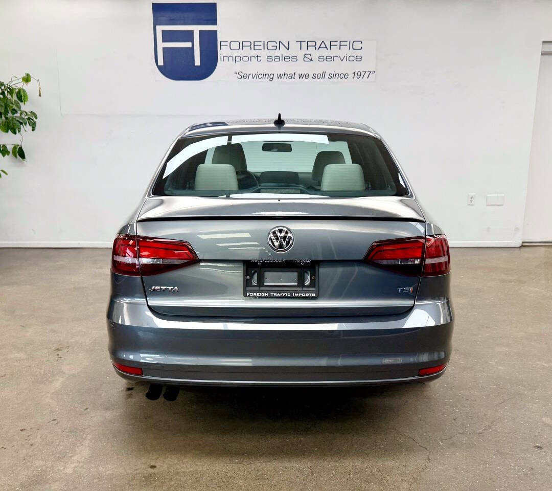 Used 2016 Volkswagen Jetta Sport image 4