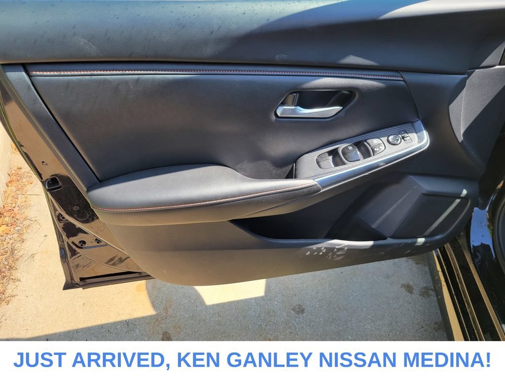 Certified 2025 Nissan Sentra SR FWD image 14
