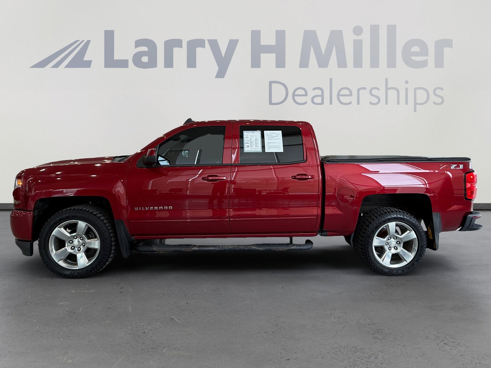 Used 2018 Chevrolet Silverado 1500 LT w/ All Star Edition image 2