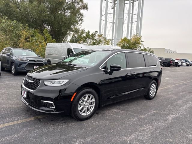 New 2026 Chrysler Pacifica Select image 1