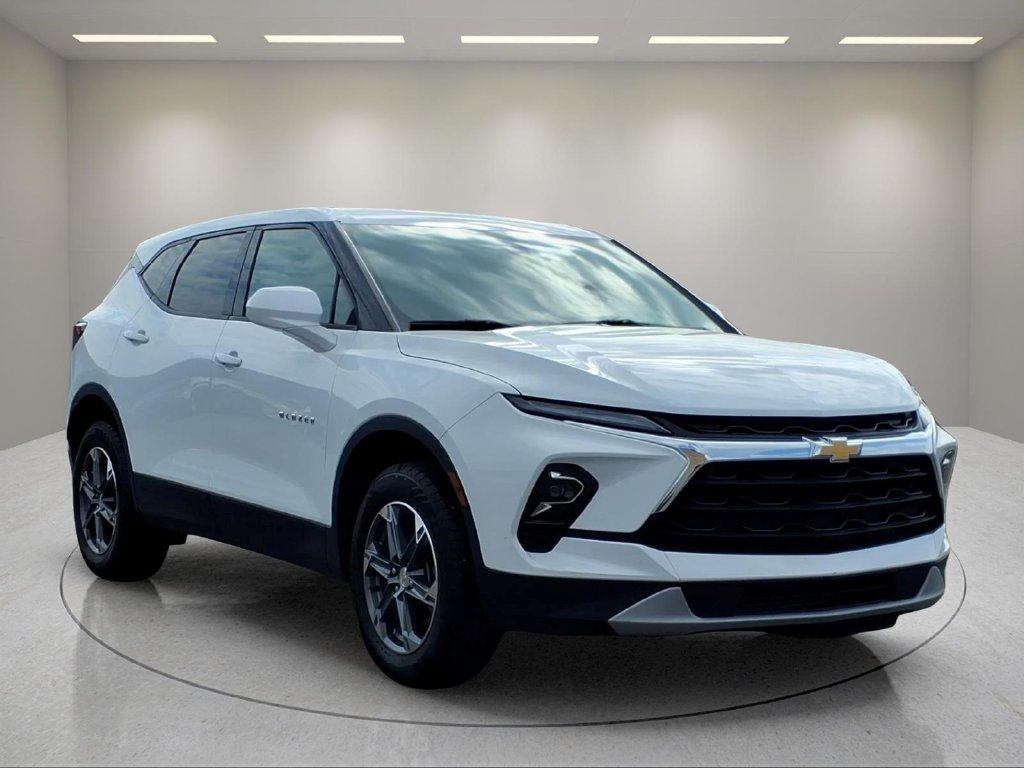 Certified 2025 Chevrolet Blazer LT w/ Driver Confidence Package FWD image 23