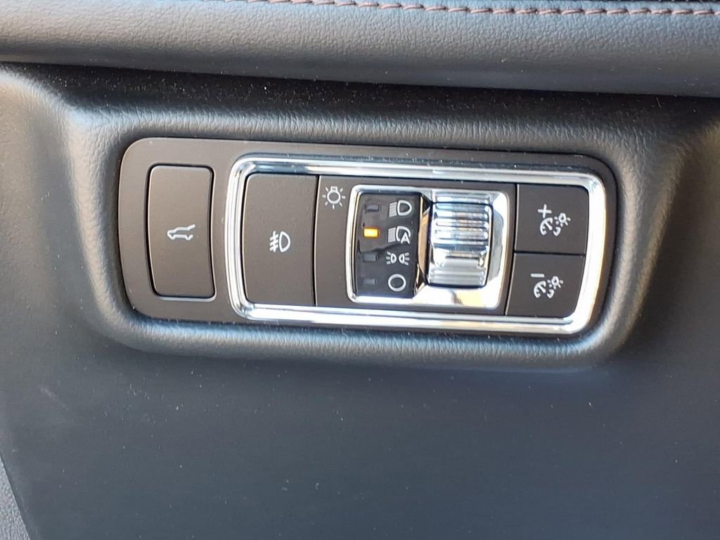 Used 2023 Lincoln Aviator Reserve w/ Equipment Group 201A AWD/4WD image 16