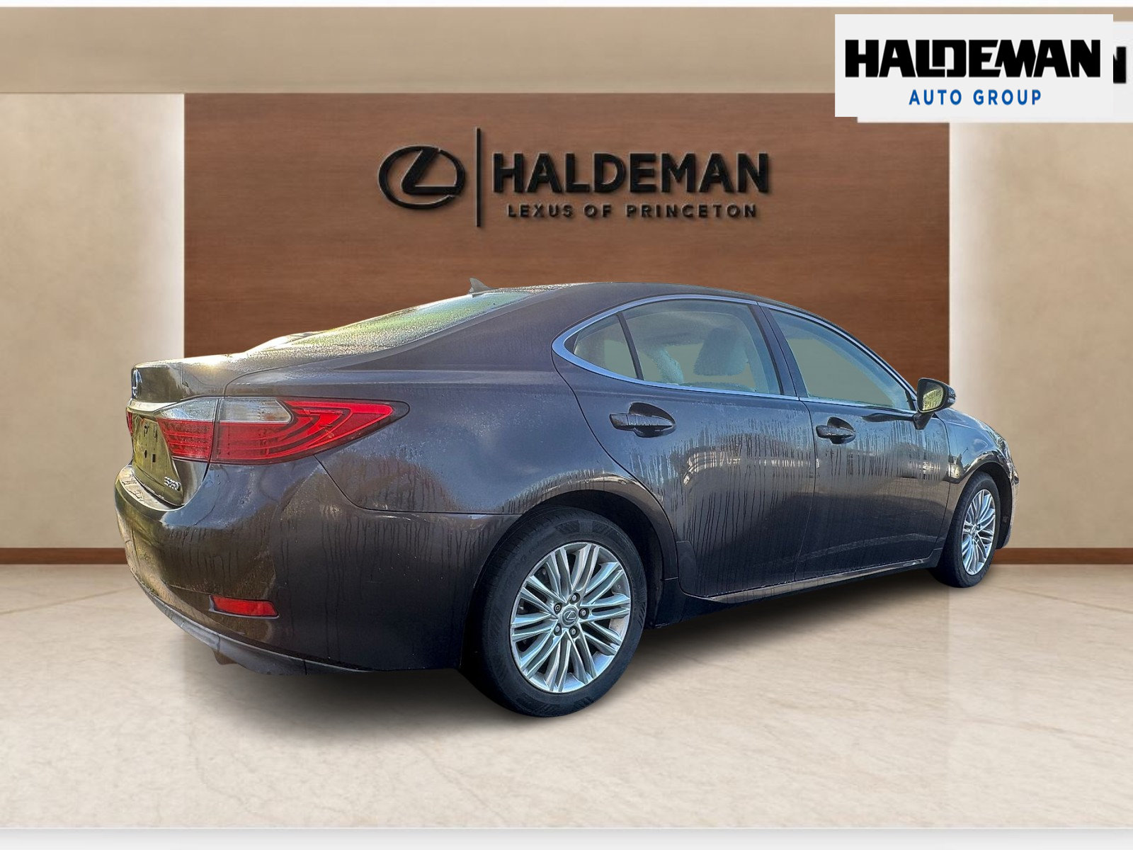 Used 2014 Lexus ES 350 w/ Luxury Package FWD image 4
