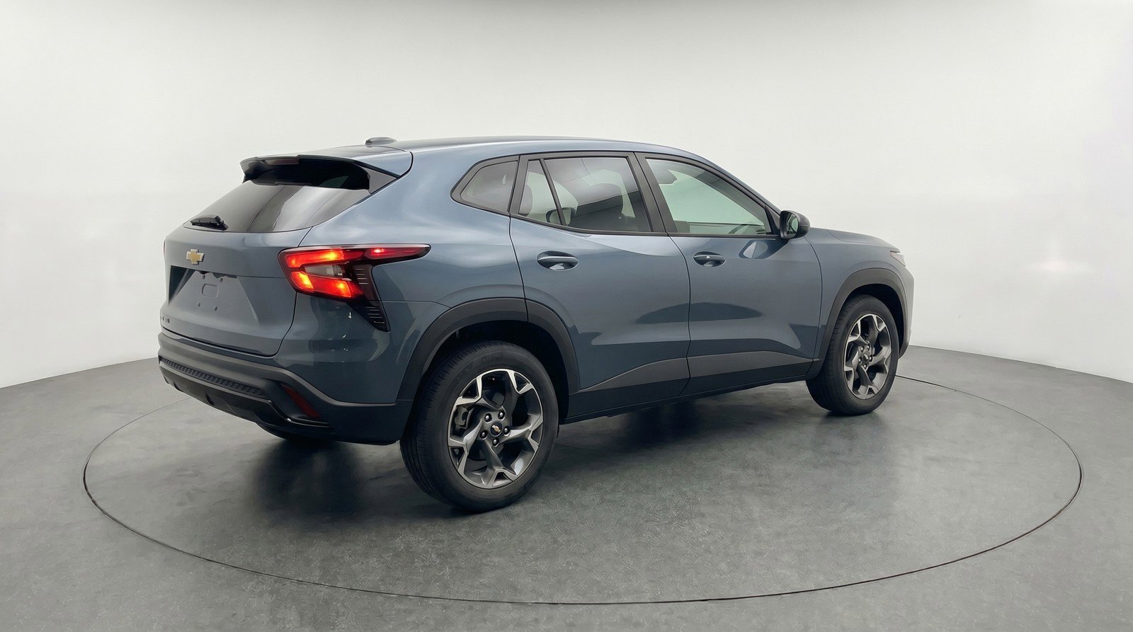 Used 2025 Chevrolet Trax LT FWD image 9