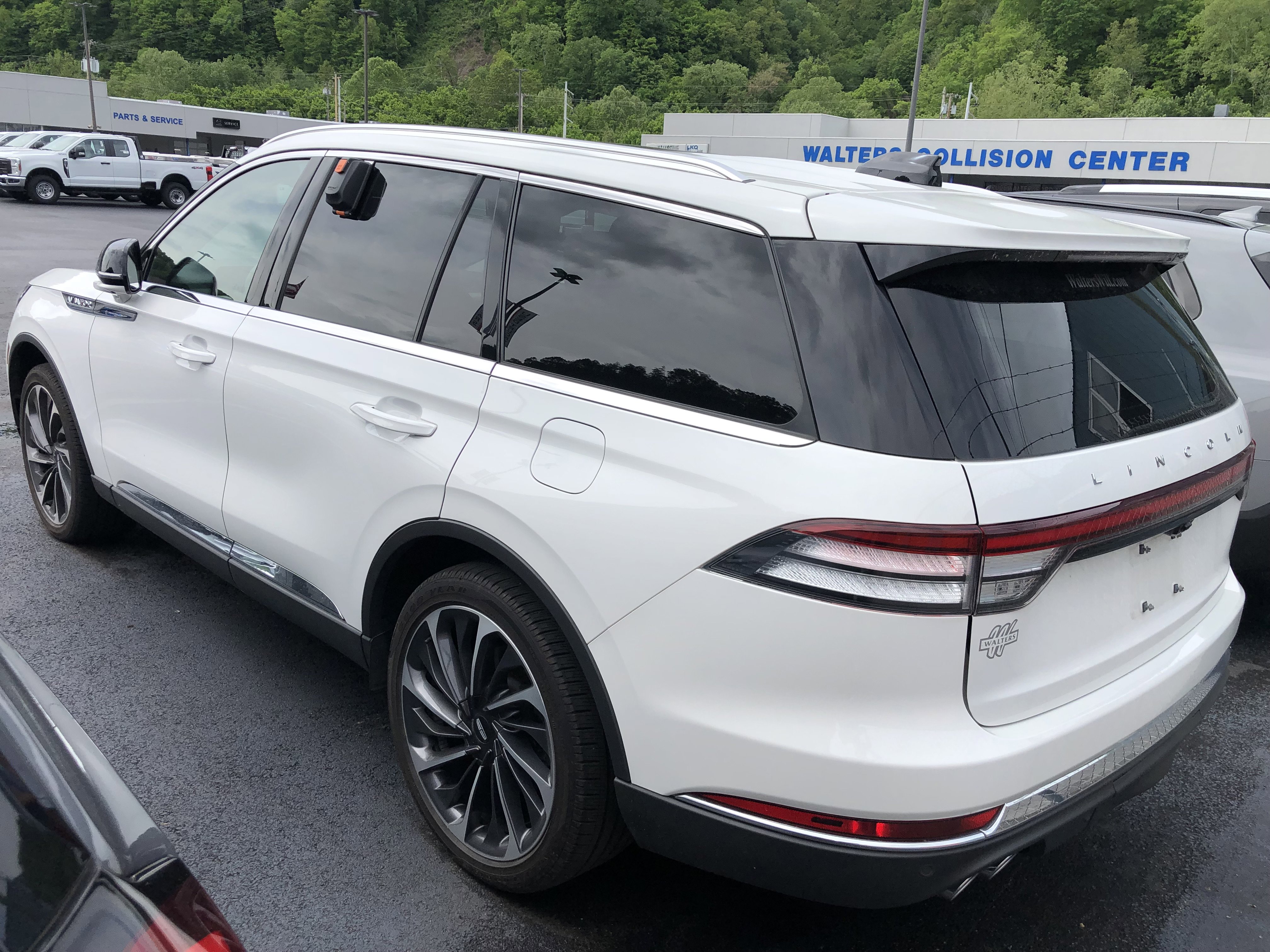 Used 2025 Lincoln Aviator Reserve w/ Equipment Group 201A AWD/4WD image 3