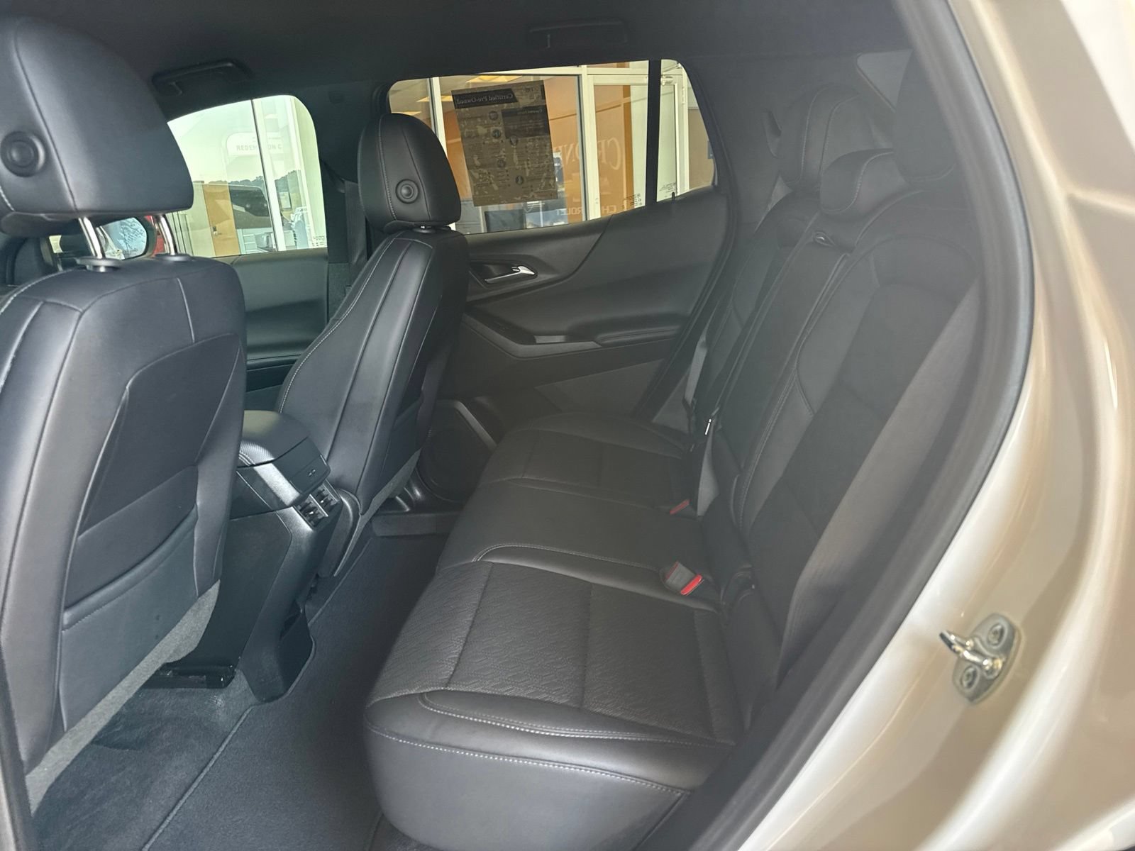 Used 2026 Chevrolet Equinox LT w/ Convenience Package II FWD image 16