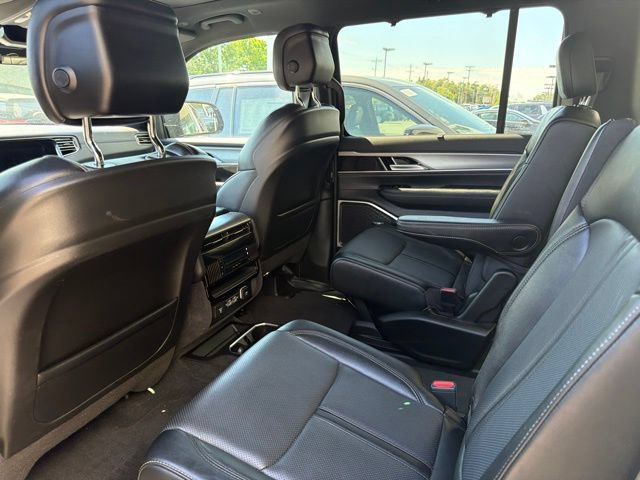 Used 2024 Jeep Wagoneer Series II w/ Convenience Group I AWD/4WD image 7