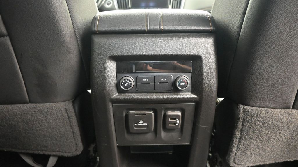Used 2020 Chevrolet Traverse LT w/ LT Premium Package FWD image 16