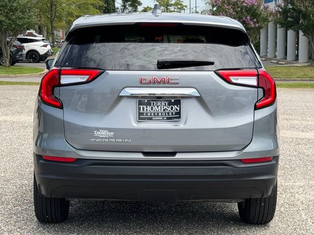 Used 2024 GMC Terrain SLE FWD image 3