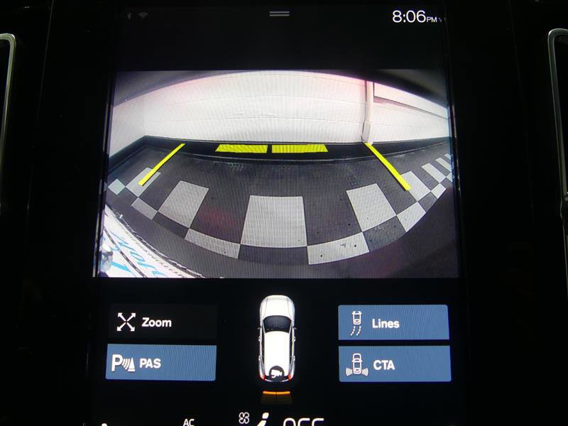 Used 2022 Volvo XC40 T5 Momentum image 15