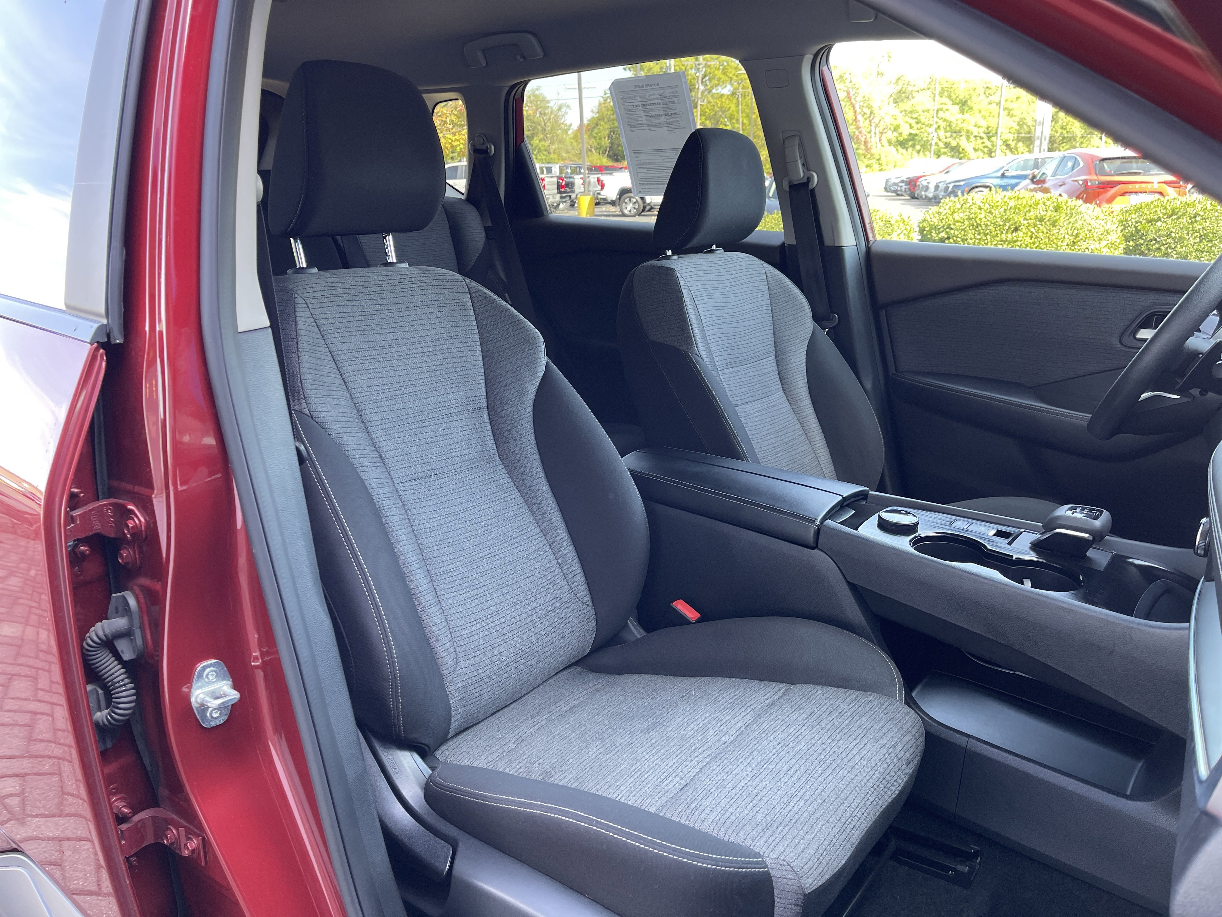 Used 2023 Nissan Rogue SV image 33