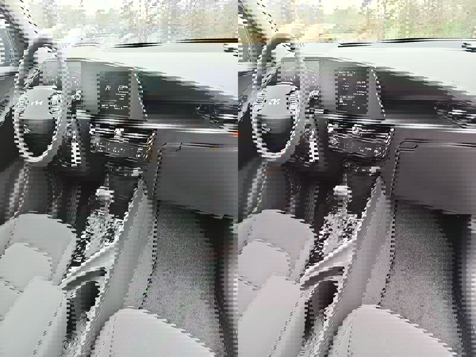 Used 2025 Kia Niro LX image 16