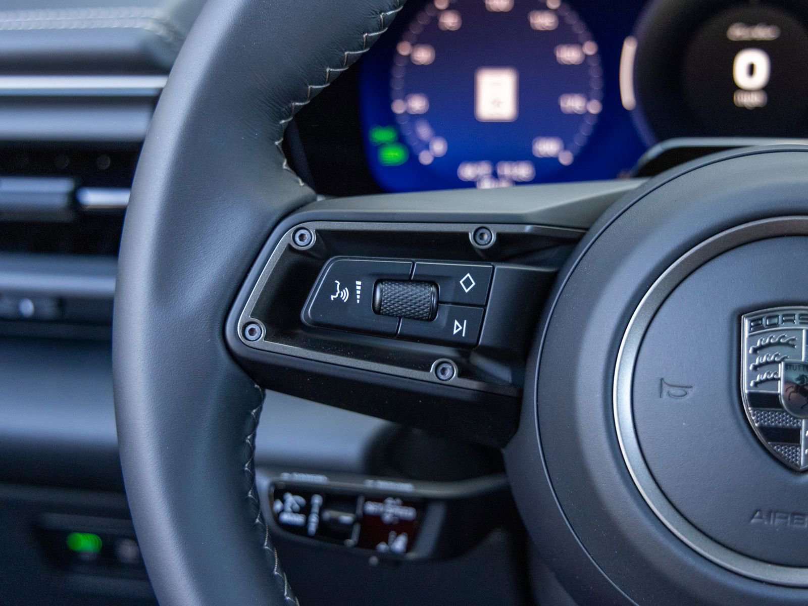 New 2026 Porsche Macan Turbo Electric image 33