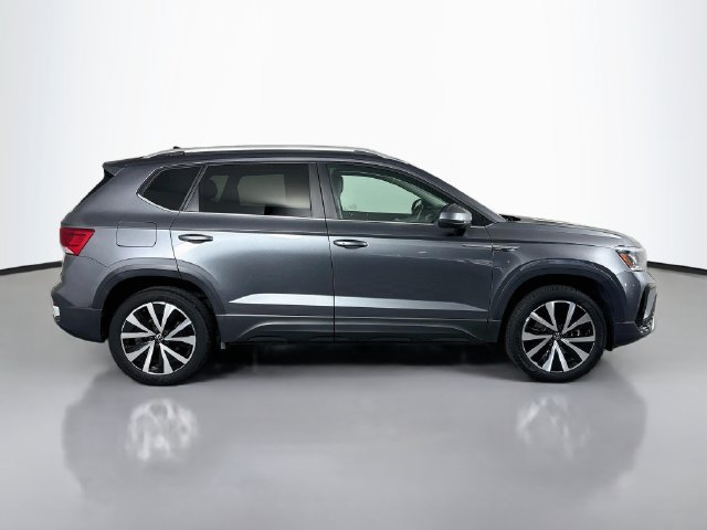 Certified 2022 Volkswagen Taos SE FWD image 8