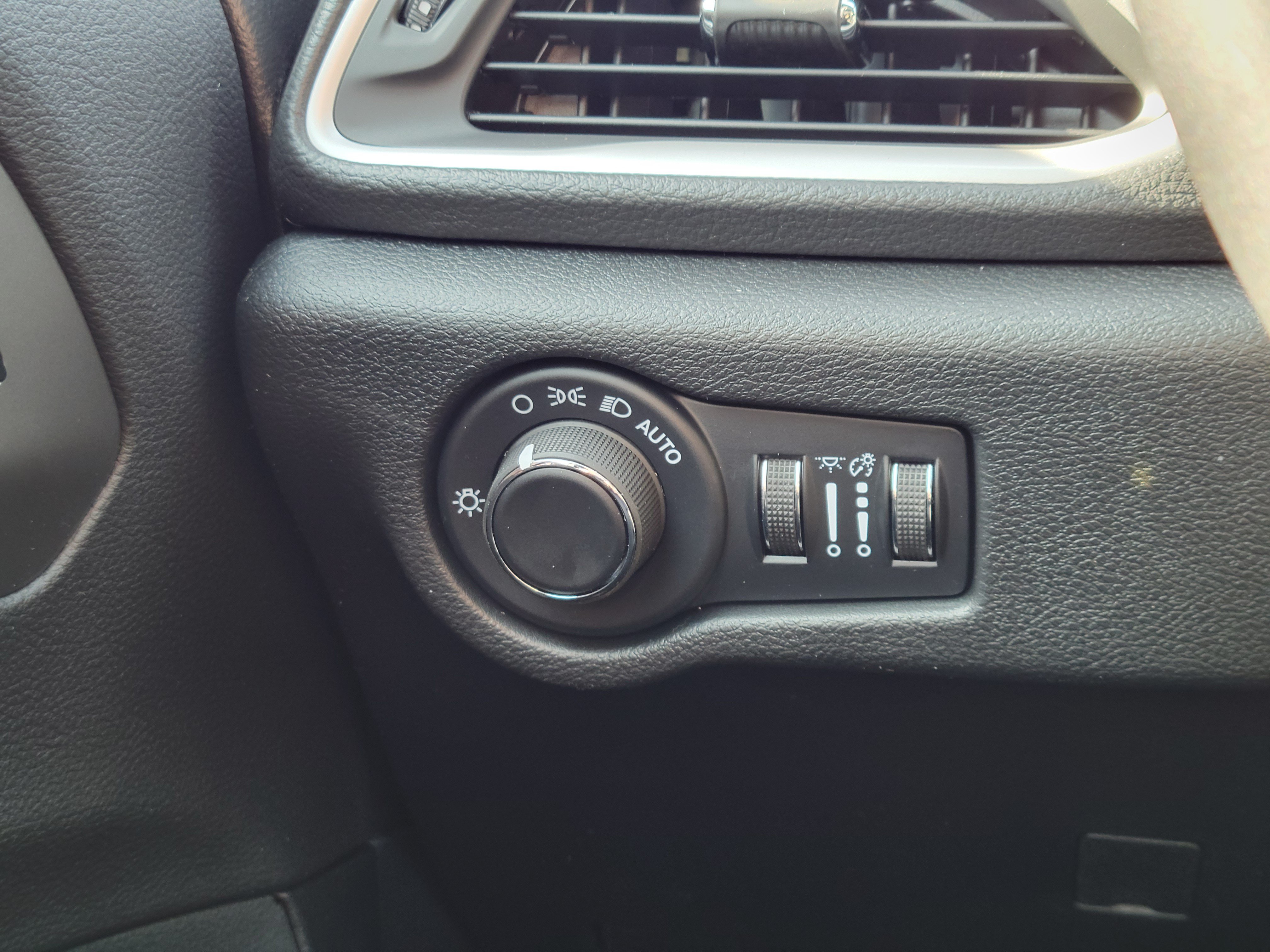 New 2027 Chrysler Pacifica Select FWD image 12