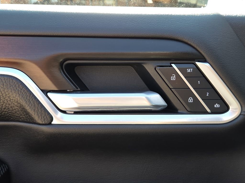 Used 2025 GMC Sierra 3500 Denali w/ Denali Reserve Package image 21