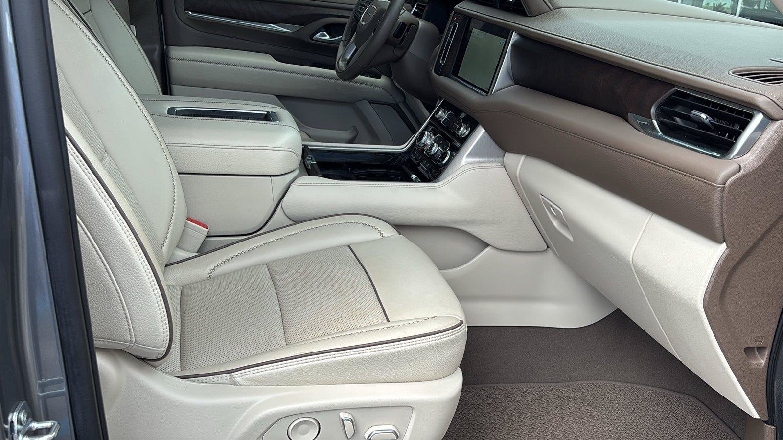 Used 2022 GMC Yukon Denali AWD/4WD image 26