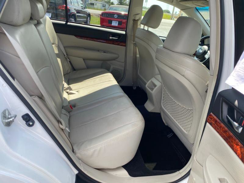 Used 2011 Subaru Outback 2.5i Limited image 5