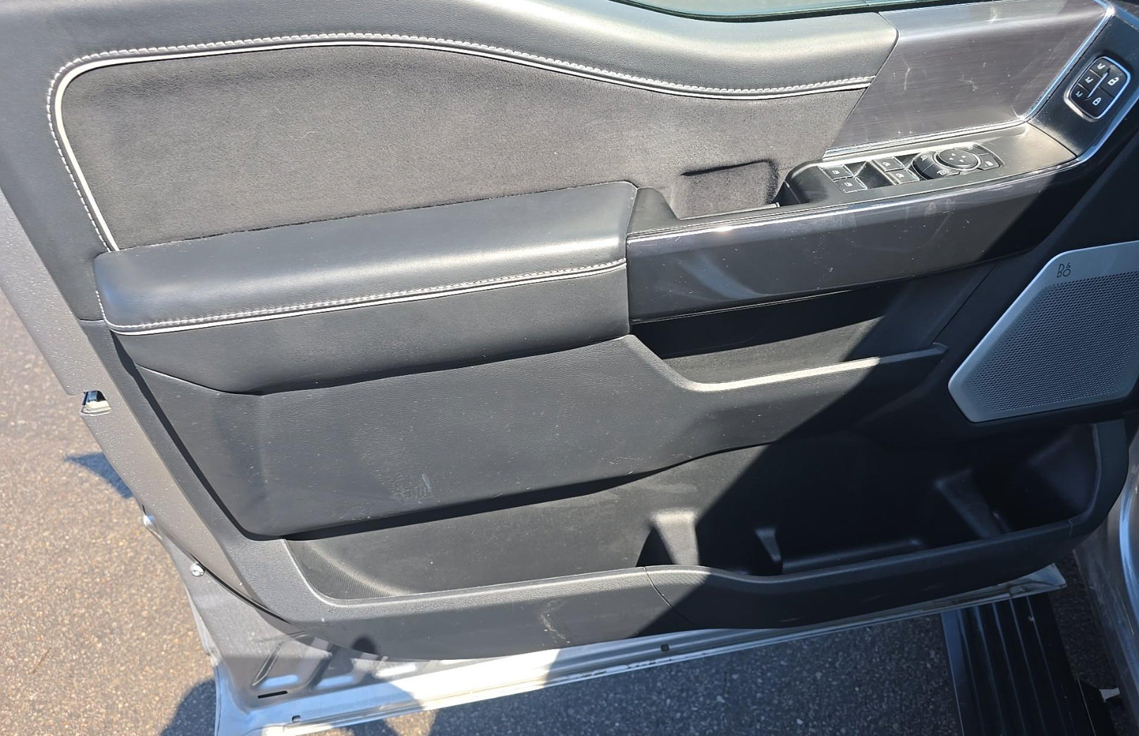 Used 2025 Ford F150 Lightning Platinum AWD/4WD image 4