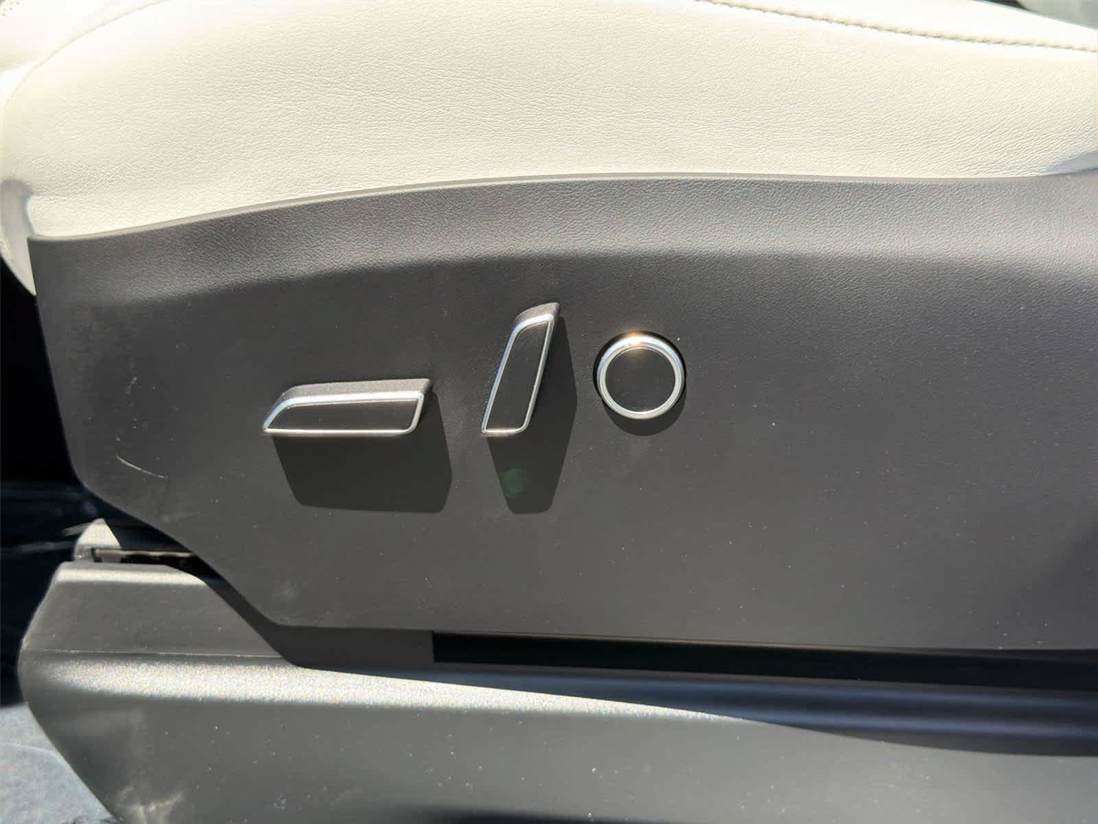 Used 2023 Tesla Model X AWD/4WD image 24