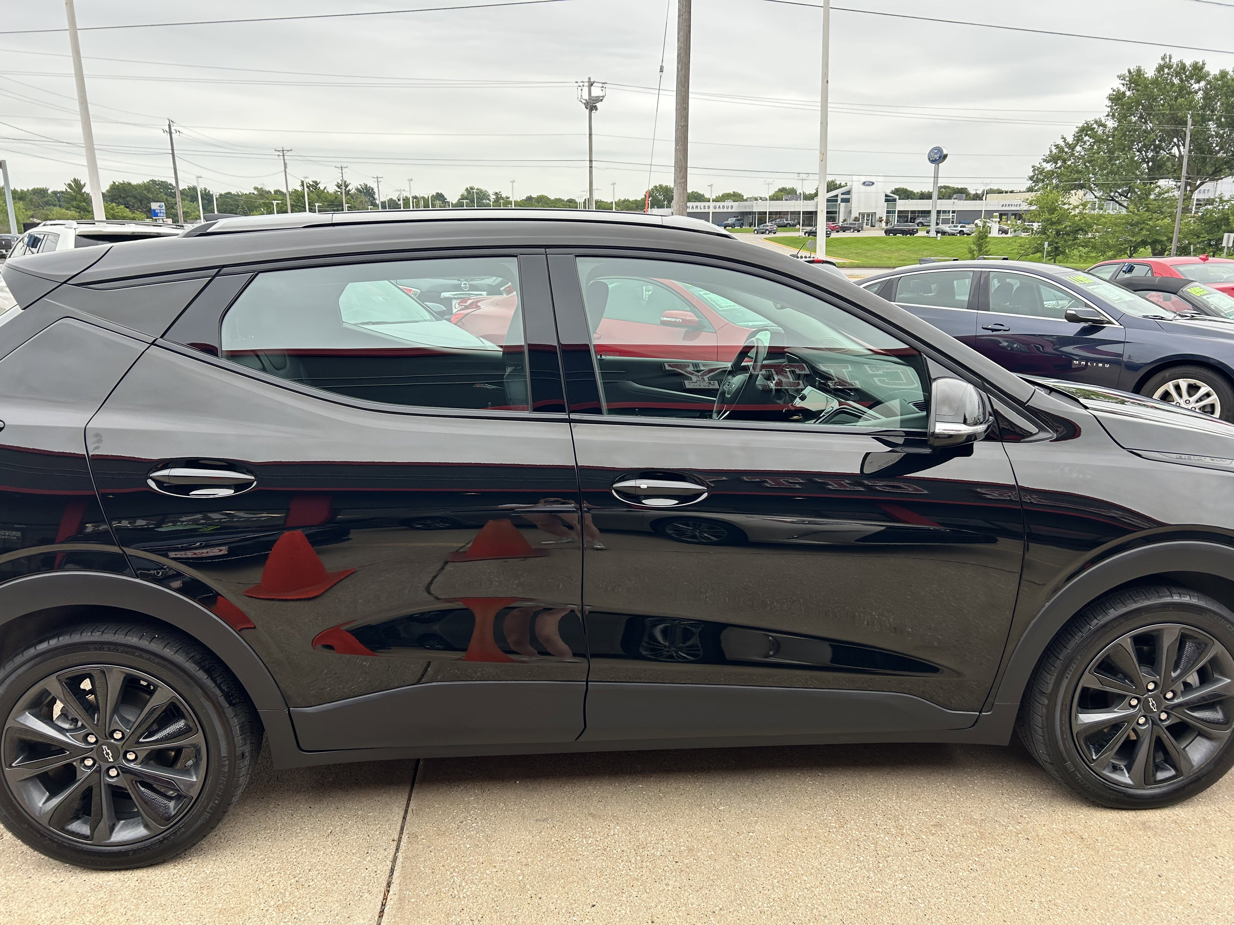 Used 2023 Chevrolet Bolt EUV LT w/ Convenience Package image 3