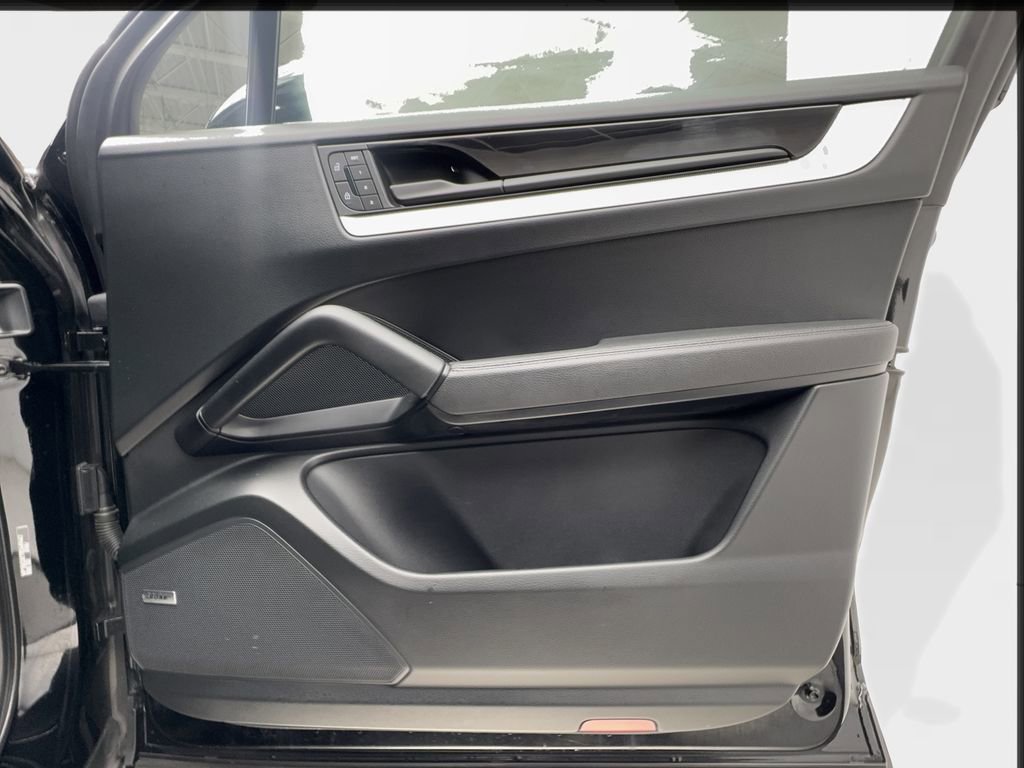 Used 2024 Porsche Cayenne Coupe image 33