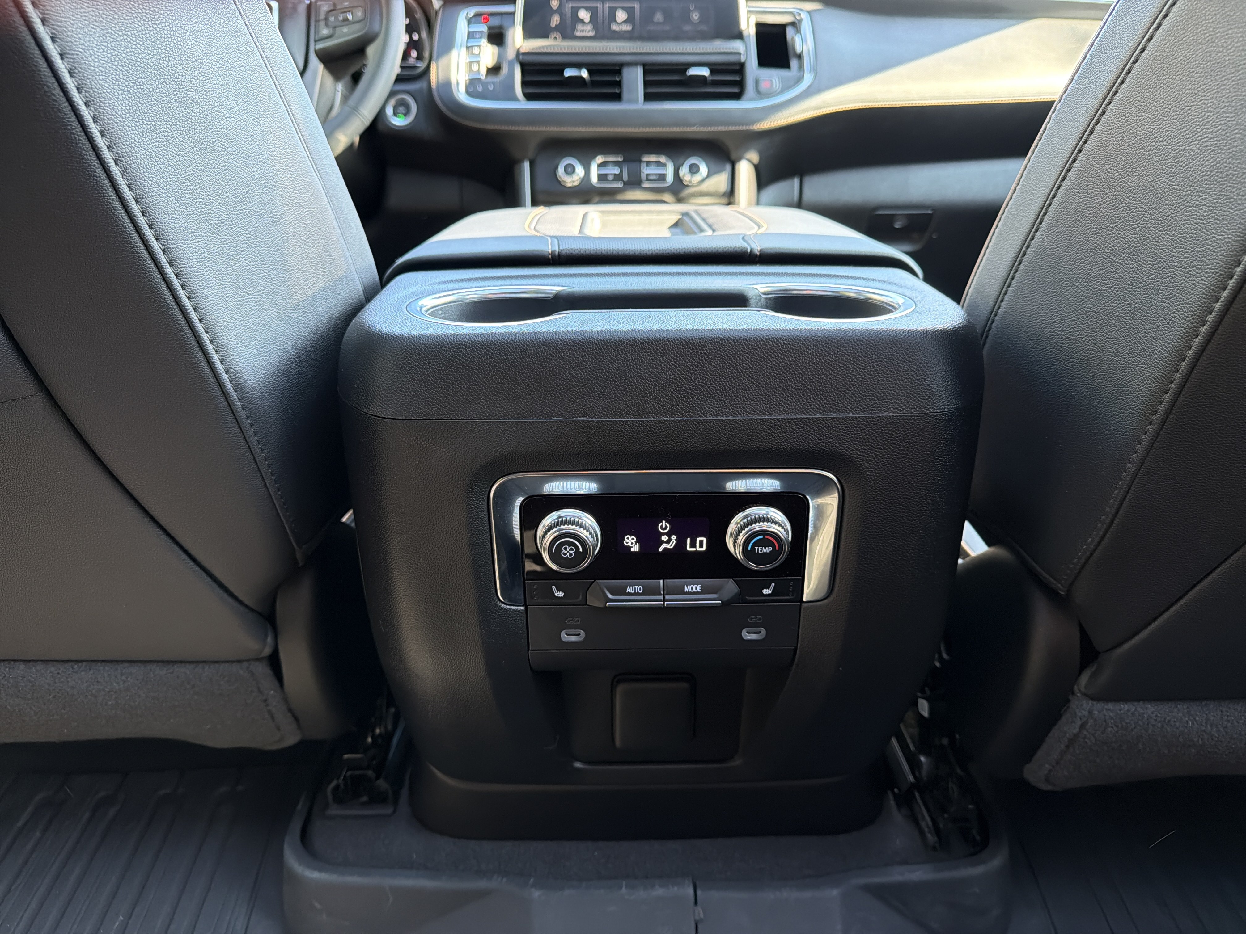 Used 2024 GMC Yukon AT4 AWD/4WD image 29