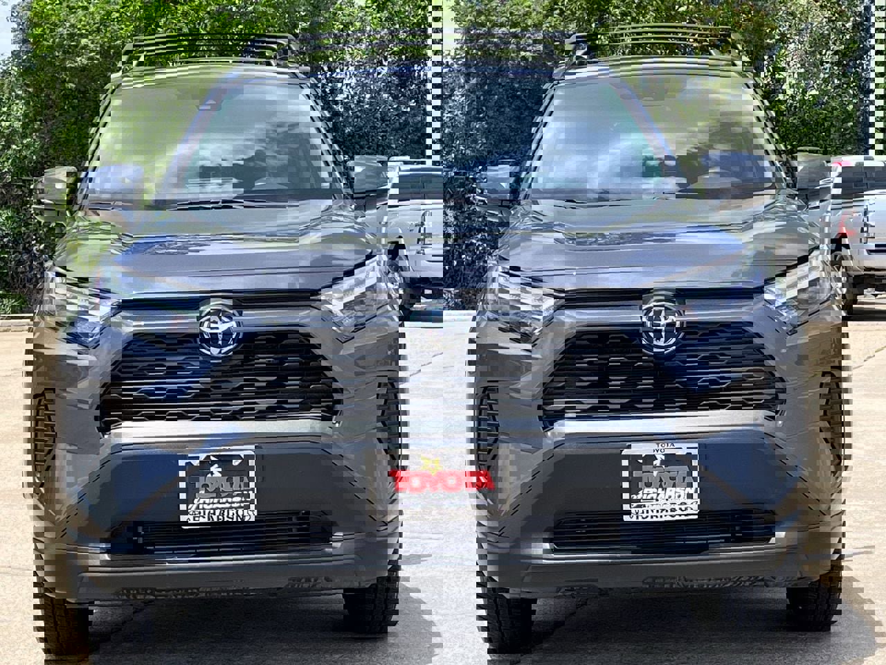 Used 2025 Toyota RAV4 XLE w/ Convenience Package FWD image 7