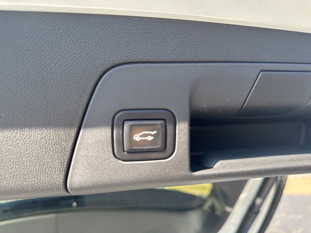 Used 2022 Buick Envision Essence w/ Safety Package image 37