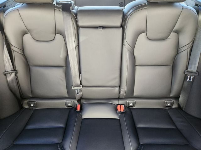 New 2026 Volvo XC60 B5 Ultra w/ Climate Package AWD/4WD image 14