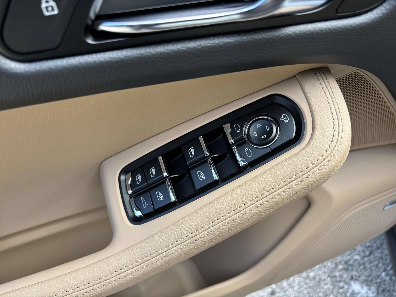 New 2026 Porsche Macan AWD/4WD image 24