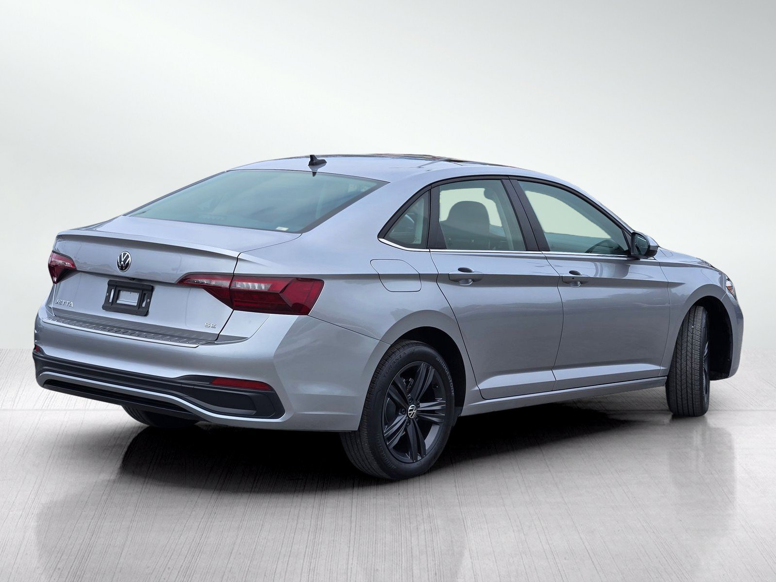 Used 2024 Volkswagen Jetta SE w/ Panoramic Sunroof Package FWD image 4