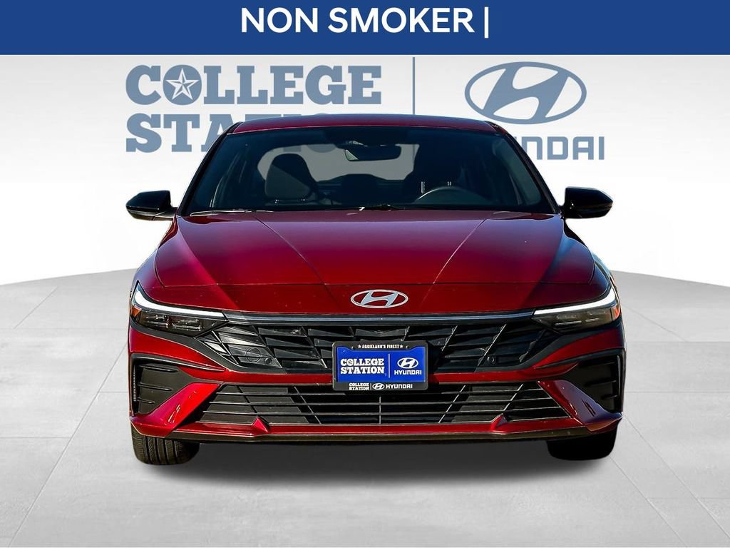 Used 2025 Hyundai Elantra Sport FWD image 4
