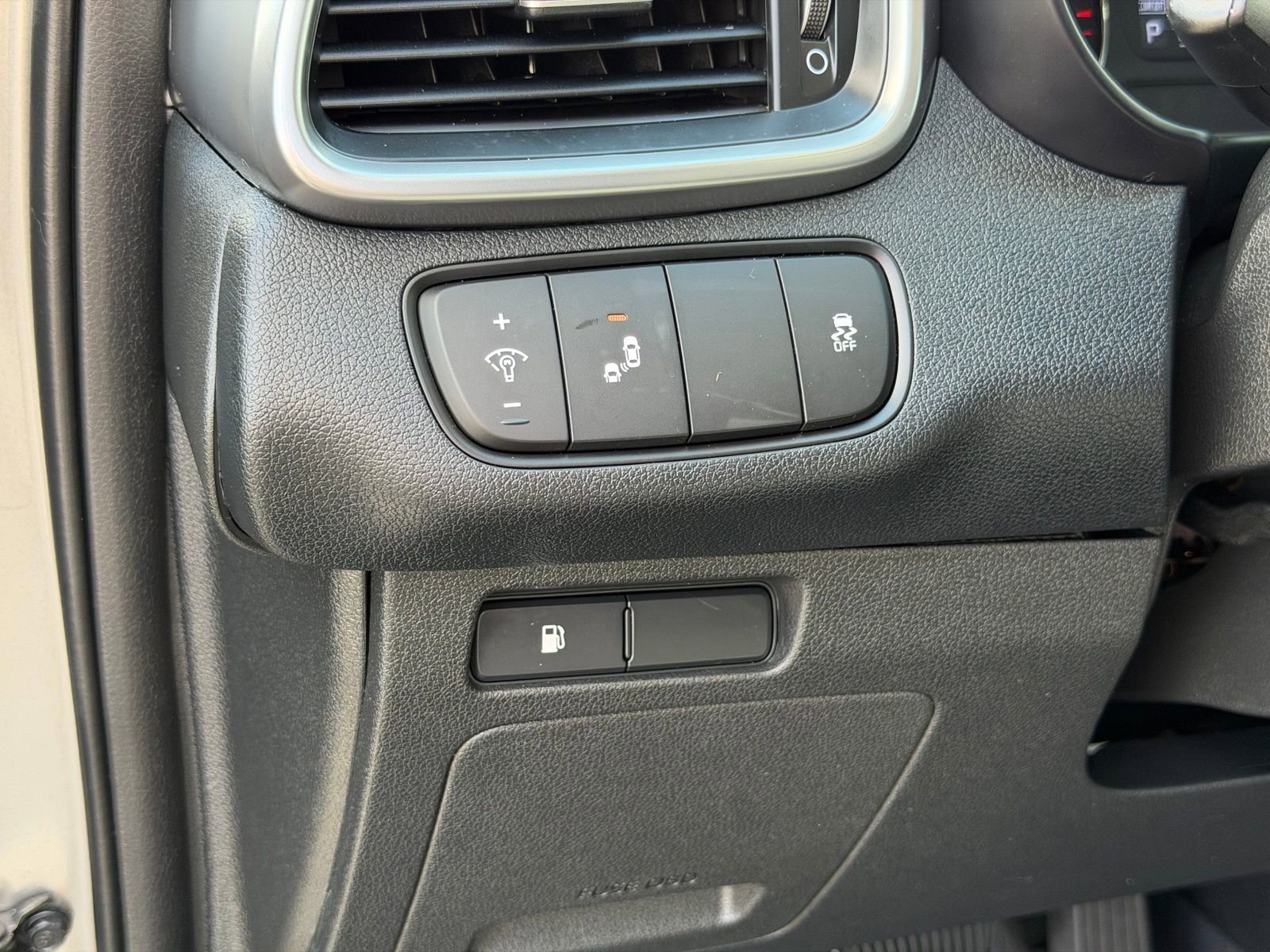 Used 2019 Kia Sorento LX image 15