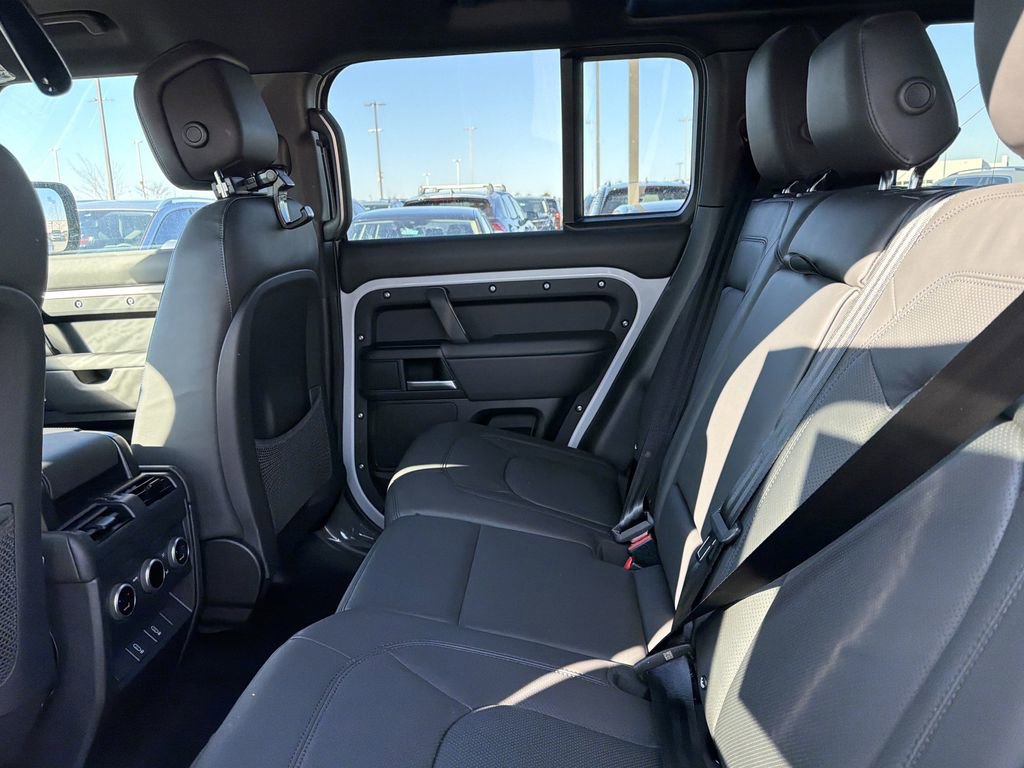 New 2026 Land Rover Defender 110 X-Dynamic SE image 12
