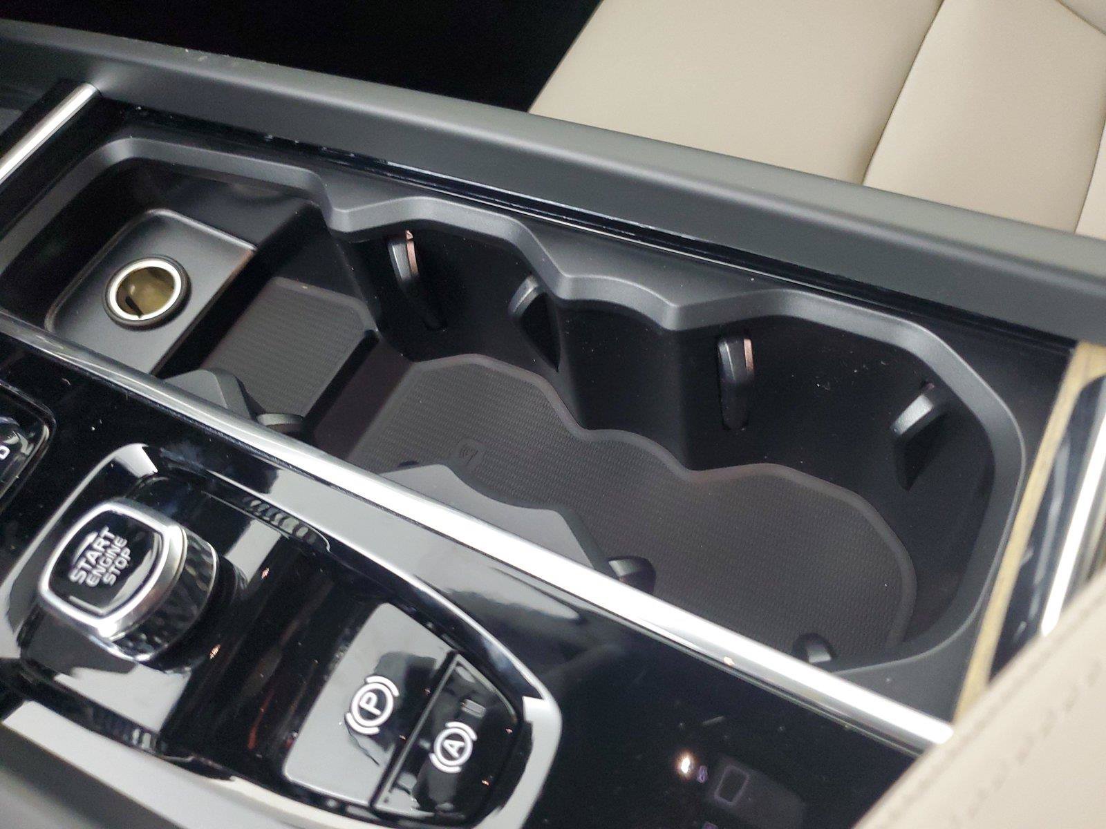New 2027 Volvo XC60 B5 Plus AWD/4WD image 31